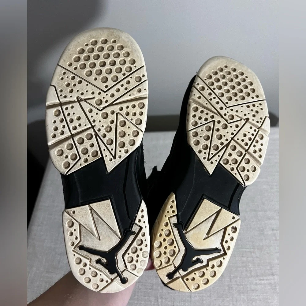 ✨Nike‎ Jordan True Flight youth size 3 Black and gold.